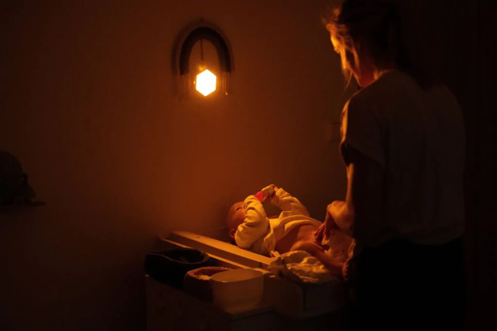 Noční světlo ORANŽOVKA v koupelně na záchodě