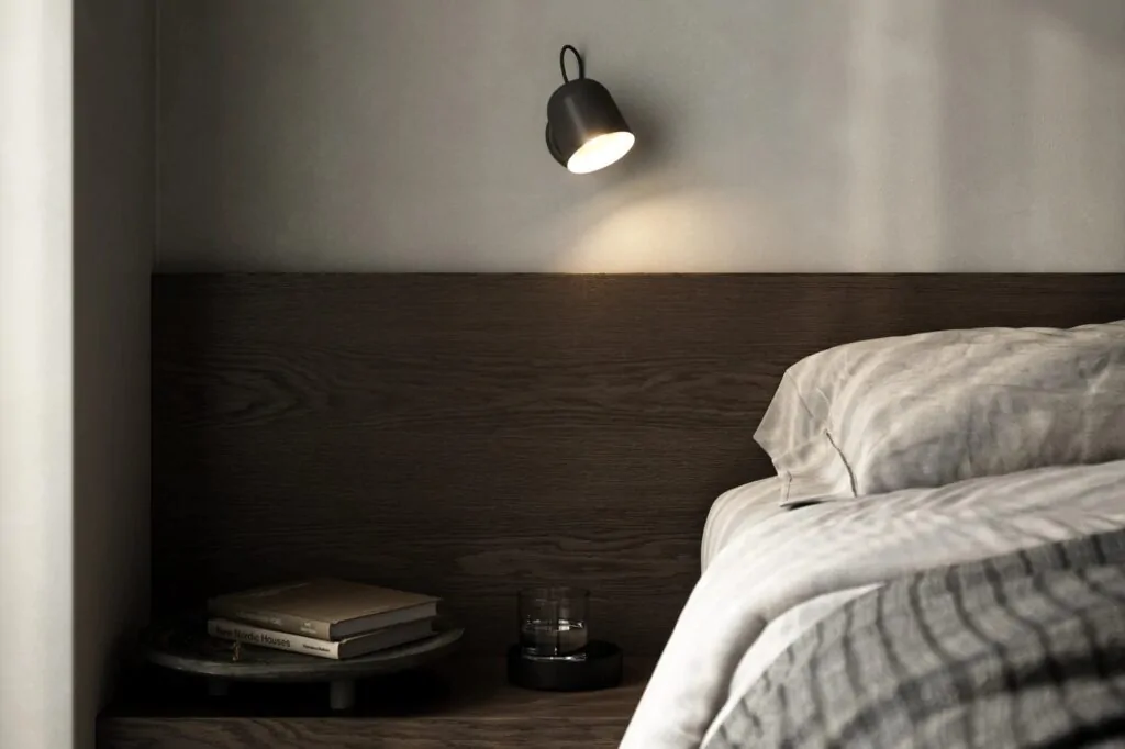 Noční lampa u postele