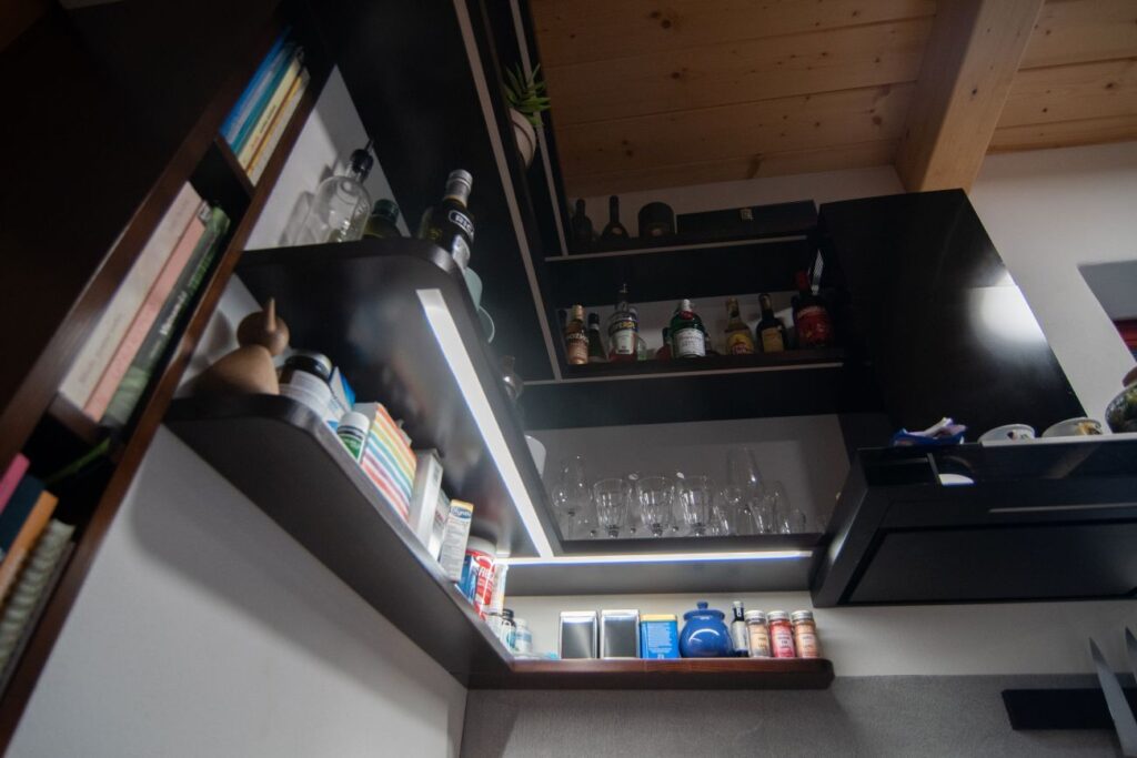 Denní LED pásek v kuchyni