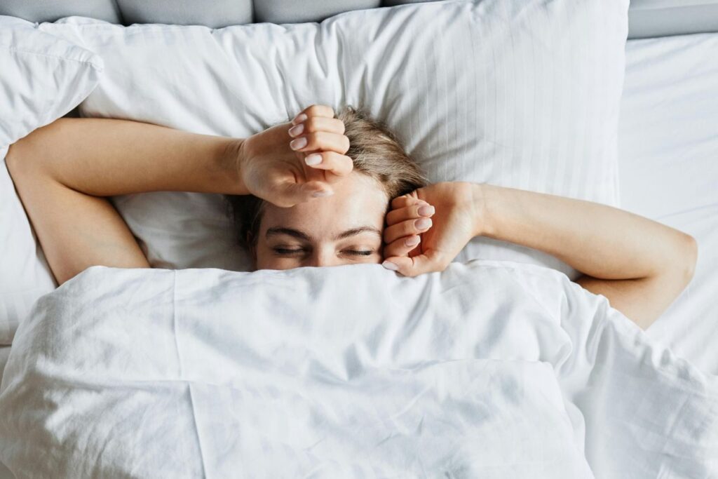Žena se probouzí
