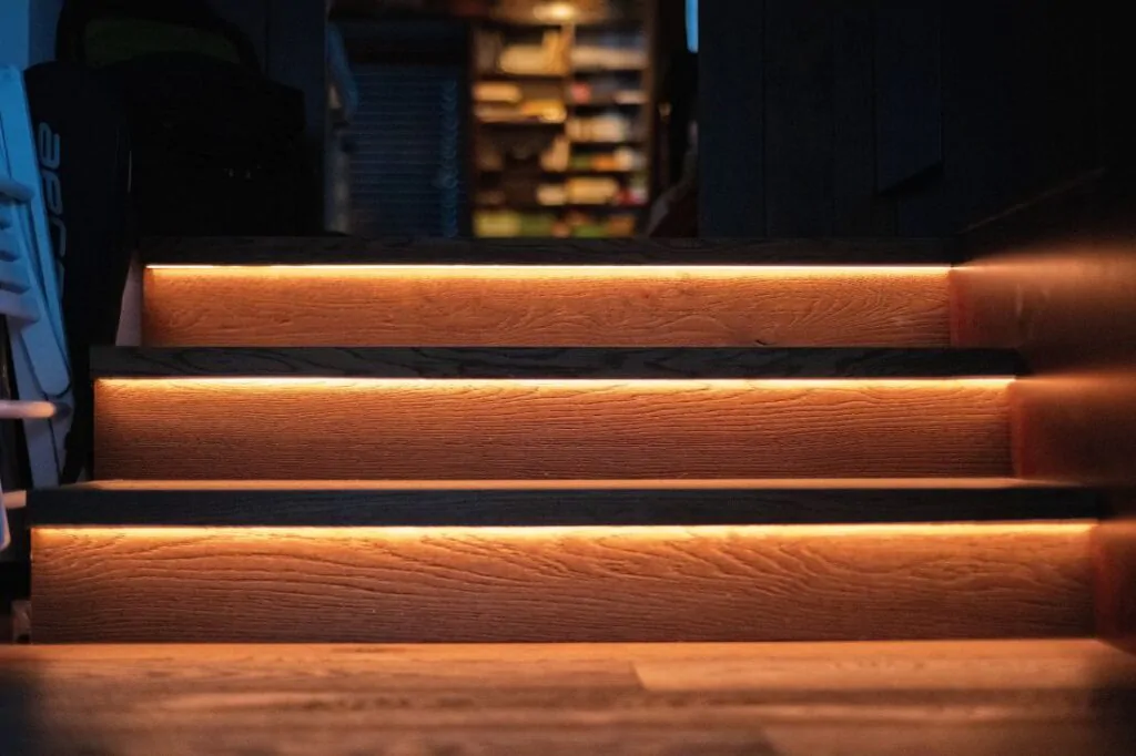 Večerní LED pásek bez modrého světla na chodech