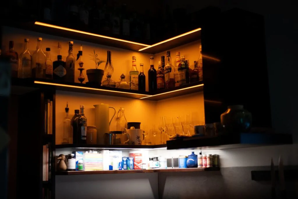 Večerní LED pásek bez modrého světla v kuchyni