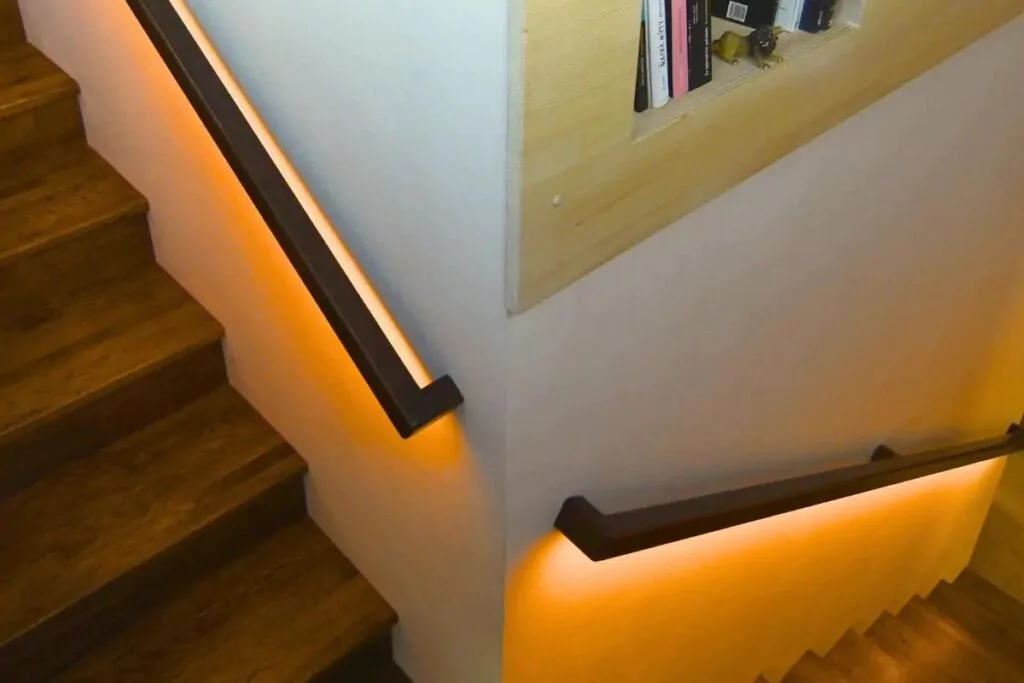 Večerní LED pásek bez modrého světla na chodech